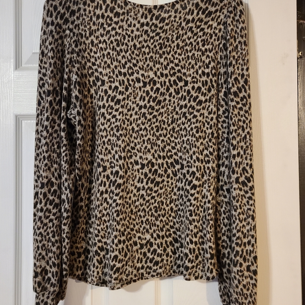 Love,fire leopard print size M long sleeve top - Picture 6 of 10
